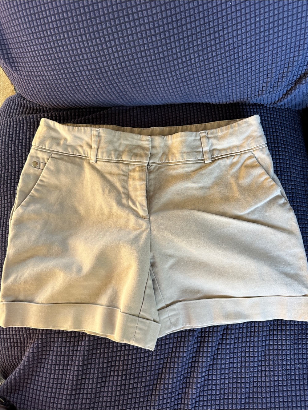 Apt. 9 Tan Roll-Hem Chino Shorts, size 4 - Picture 1 of 8